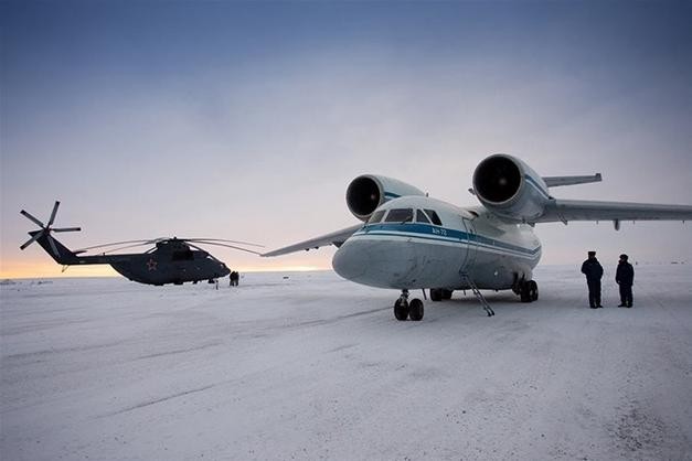 Các máy bay tại căn cứ quân sự Nga ở Bắc Cực.